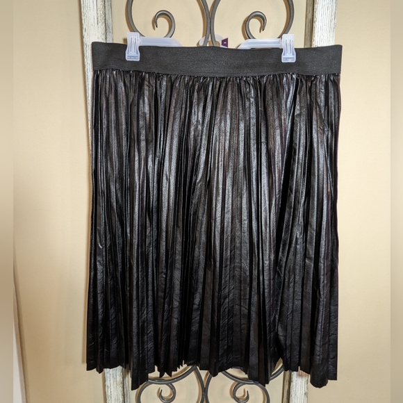 torrid Dresses & Skirts - Torrid faux leather skirt 3